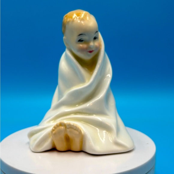 1952-1981 Royal Doulton “This Little Pig” HN2125. White Blanket. - Picture 1 of 11
